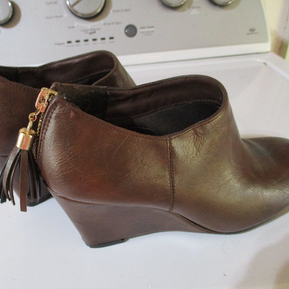 Women's Wedge Heeled Booties/Sz. 7/ Brown. Brand "JG"